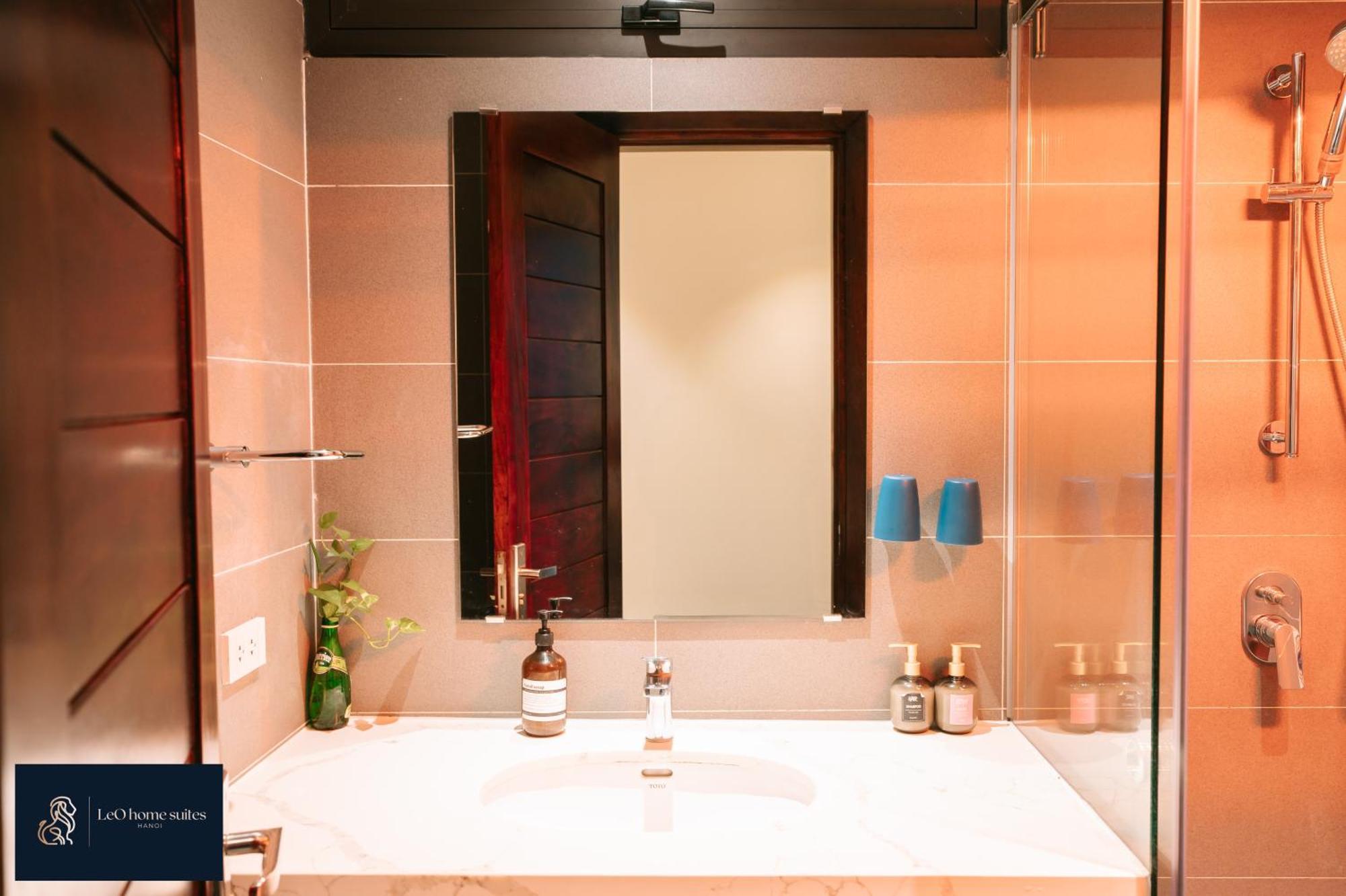 Home Suites -Natural Light -Projector -Spacious - 2Br Incenter 河内 外观 照片